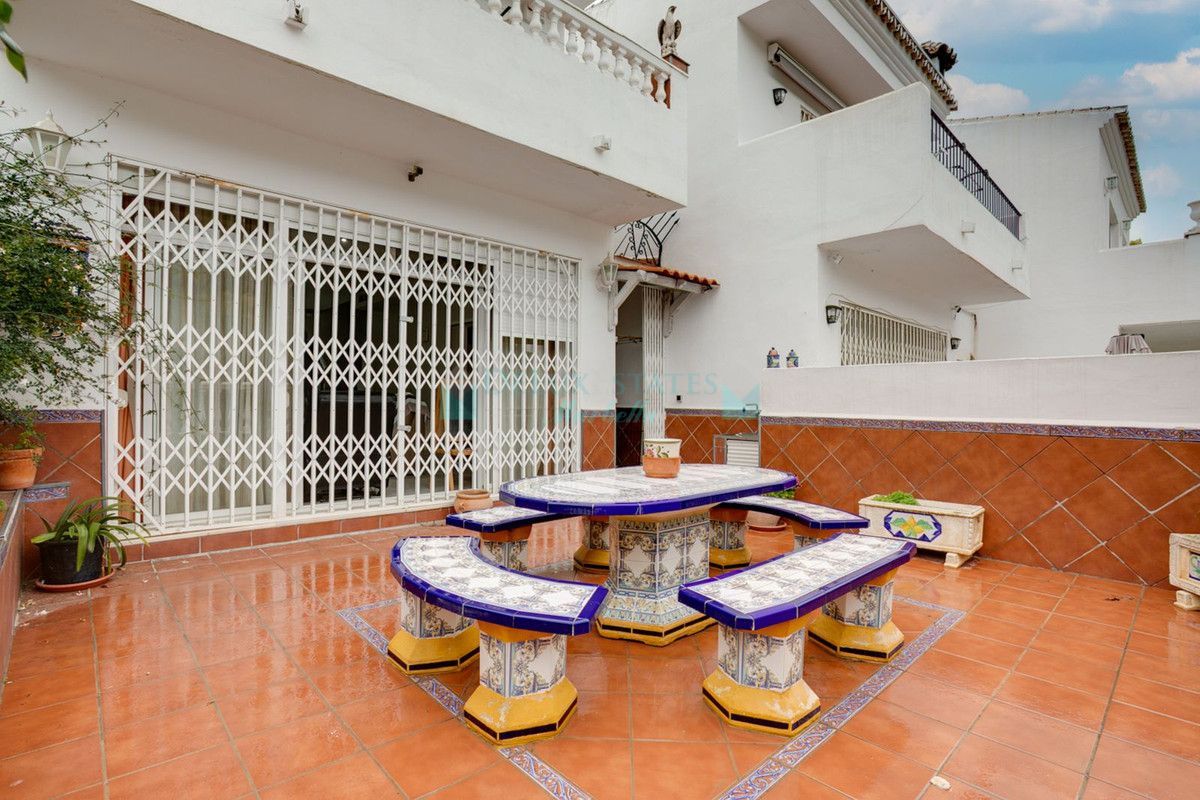 Town House for sale in Estepona