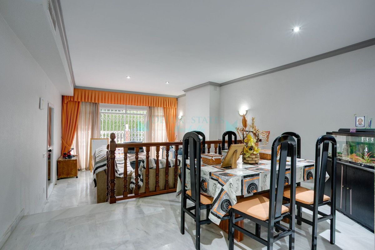 Town House for sale in Estepona