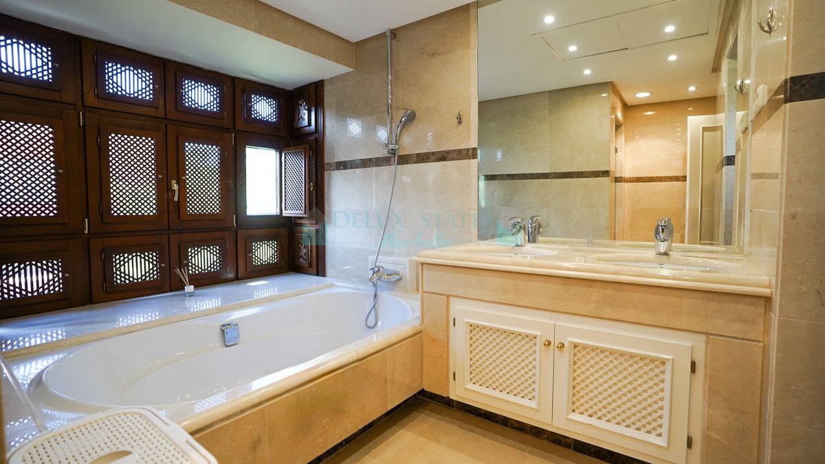 Penthouse for sale in Marbella - Puerto Banus