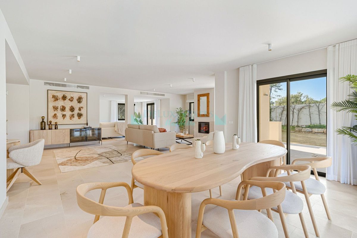 Villa for sale in Hacienda las Chapas, Marbella East