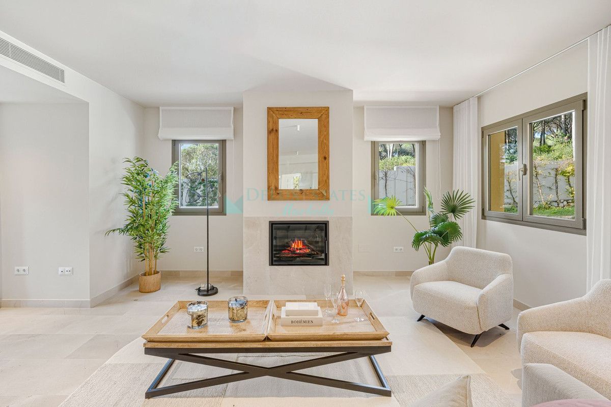 Villa for sale in Hacienda las Chapas, Marbella East