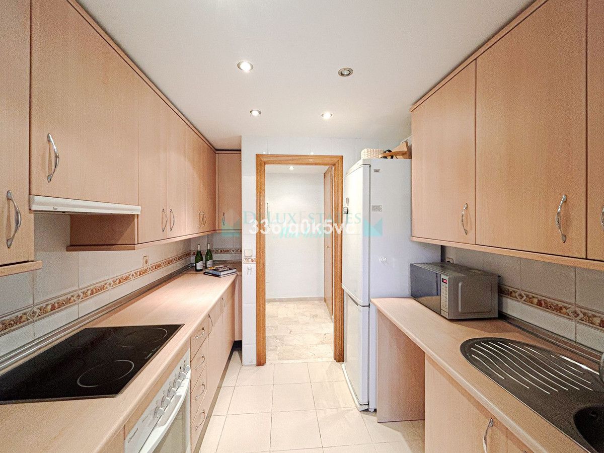 Apartment for sale in Benahavis