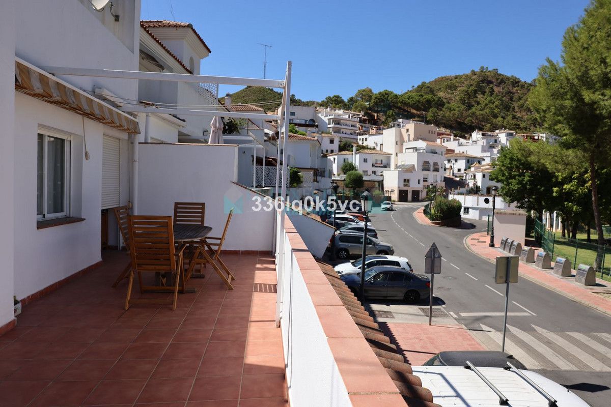 Apartment for sale in Benahavis