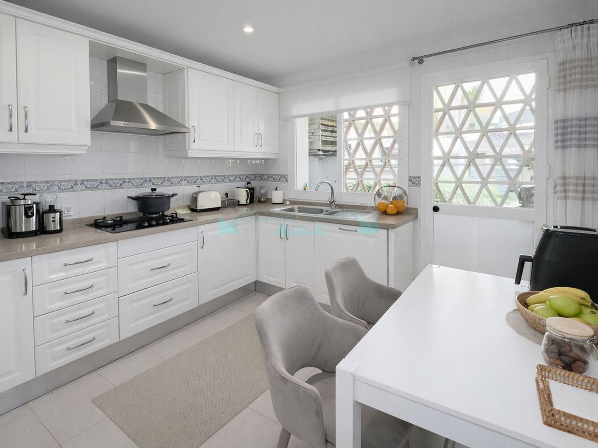 Ground Floor Apartment for sale in Elviria, Marbella East