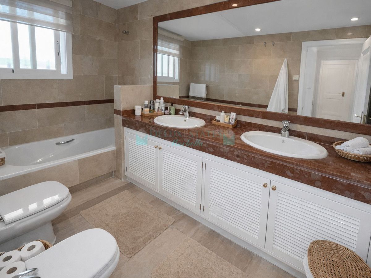 Ground Floor Apartment for sale in Elviria, Marbella East