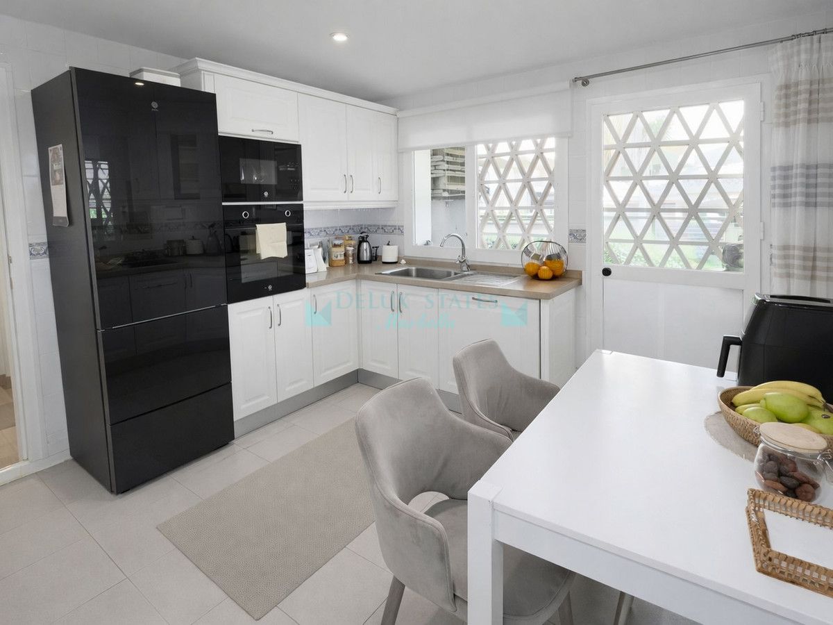 Ground Floor Apartment for sale in Elviria, Marbella East