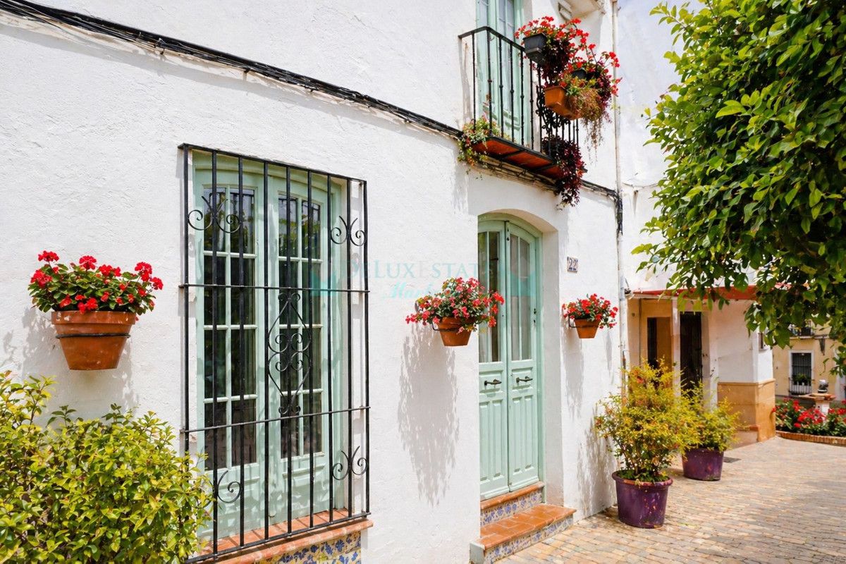 Town House for sale in Estepona