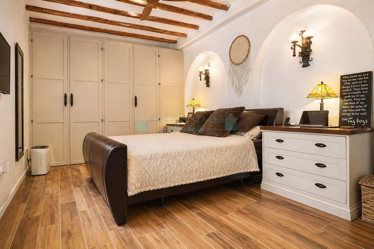 Town House for sale in Estepona
