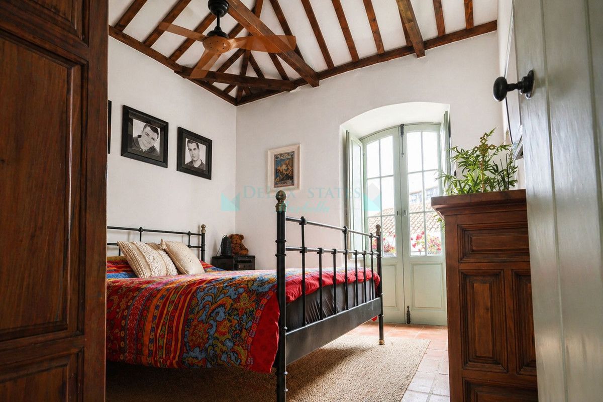Town House for sale in Estepona