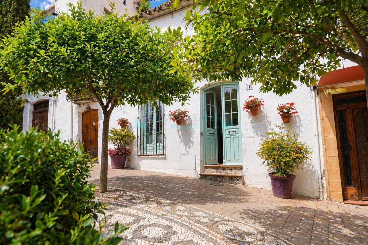 Town House for sale in Estepona