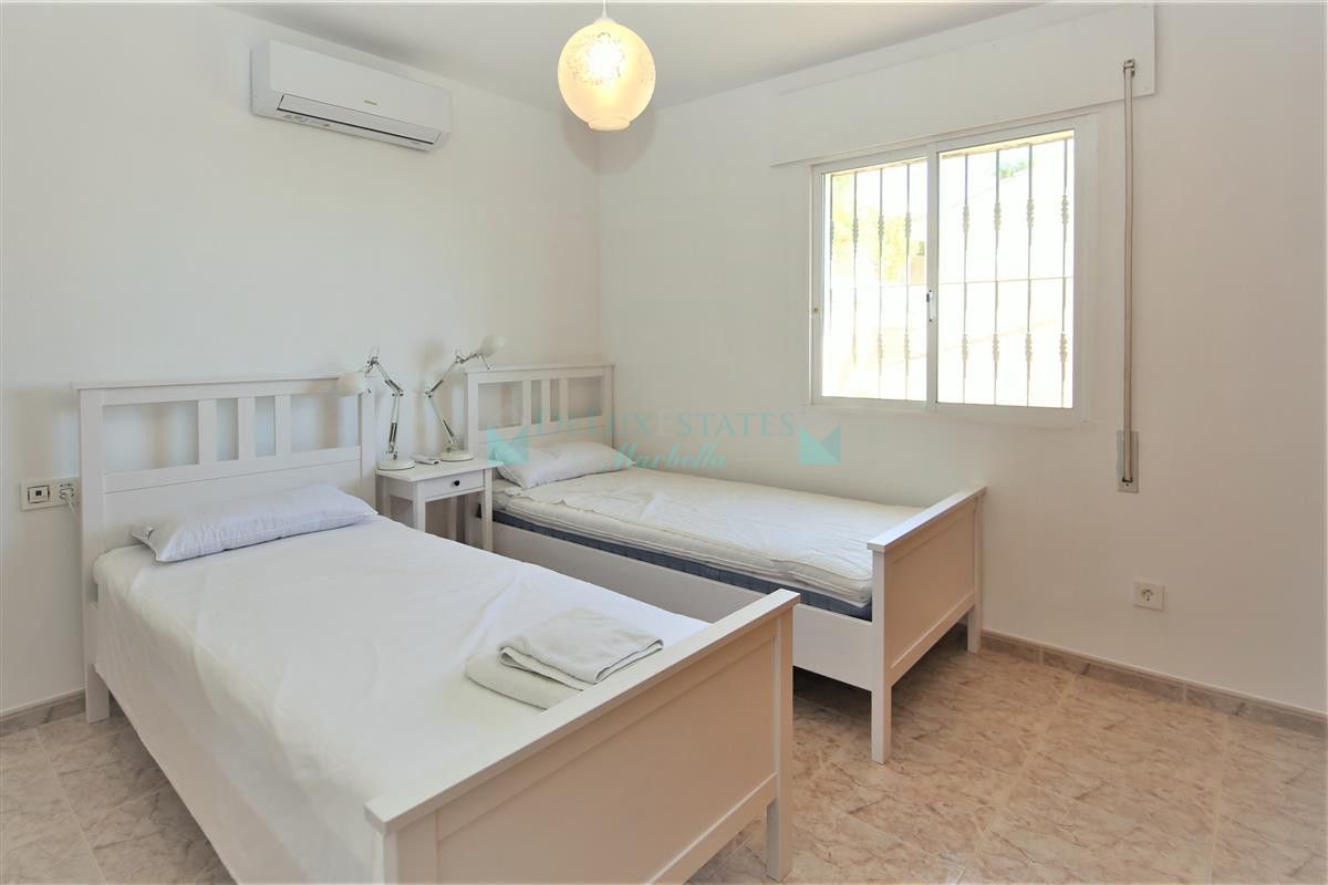 Villa for rent in Estepona