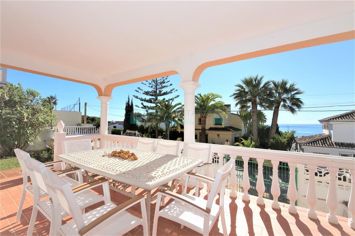 Villa for rent in Estepona