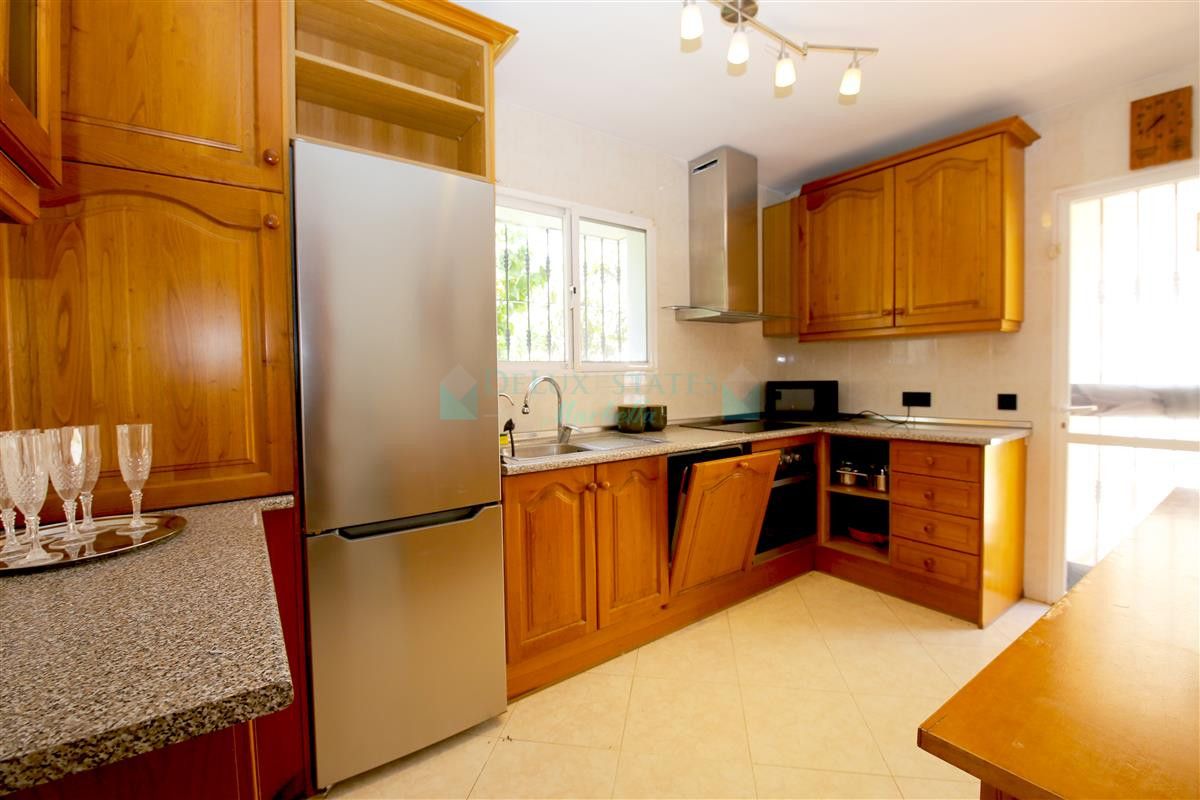 Villa for rent in Estepona