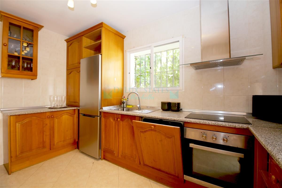 Villa for rent in Estepona