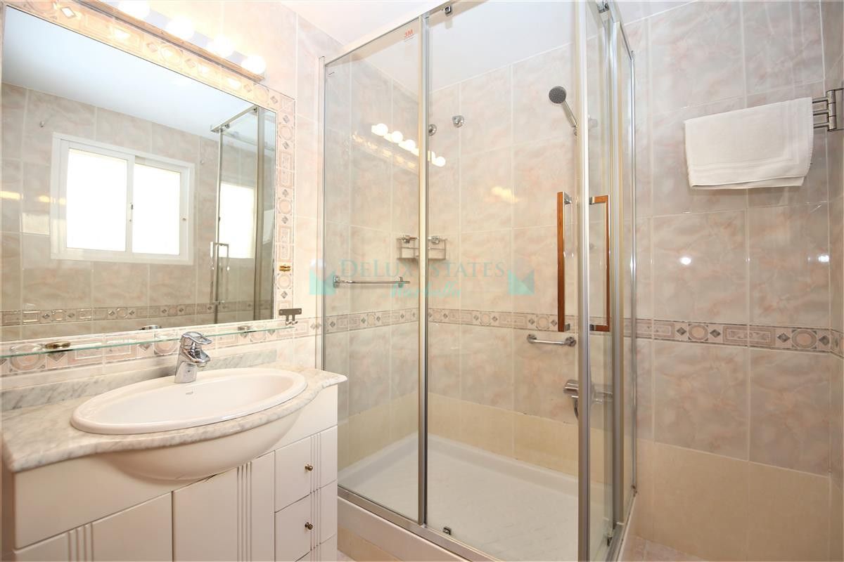 Villa for rent in Estepona