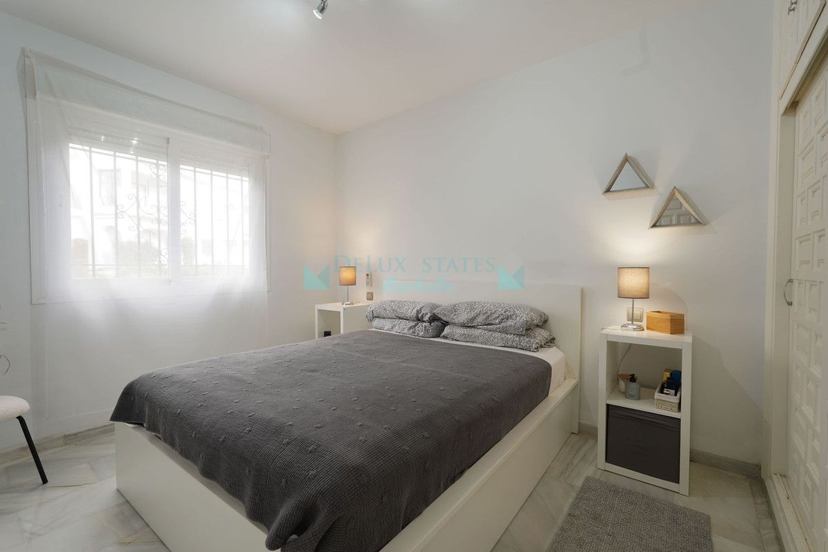 Ground Floor Apartment for sale in El Paraiso, Estepona