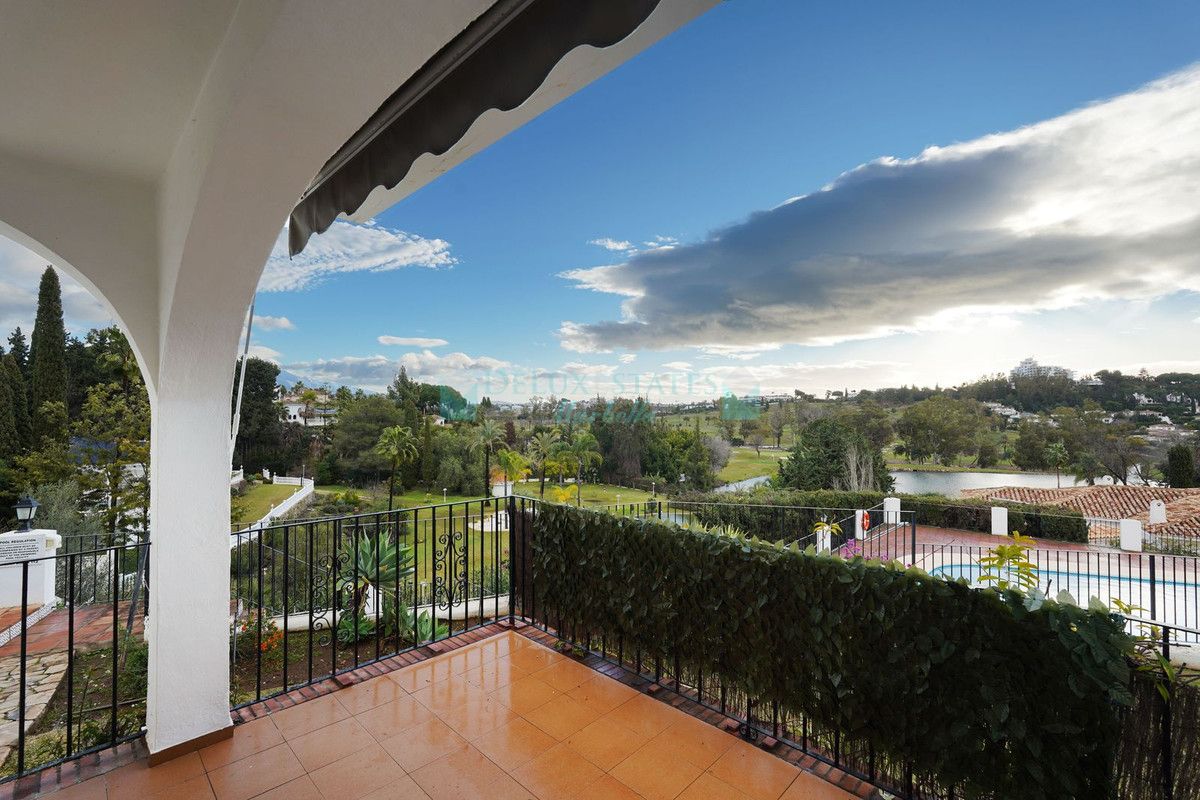 Ground Floor Apartment for sale in El Paraiso, Estepona