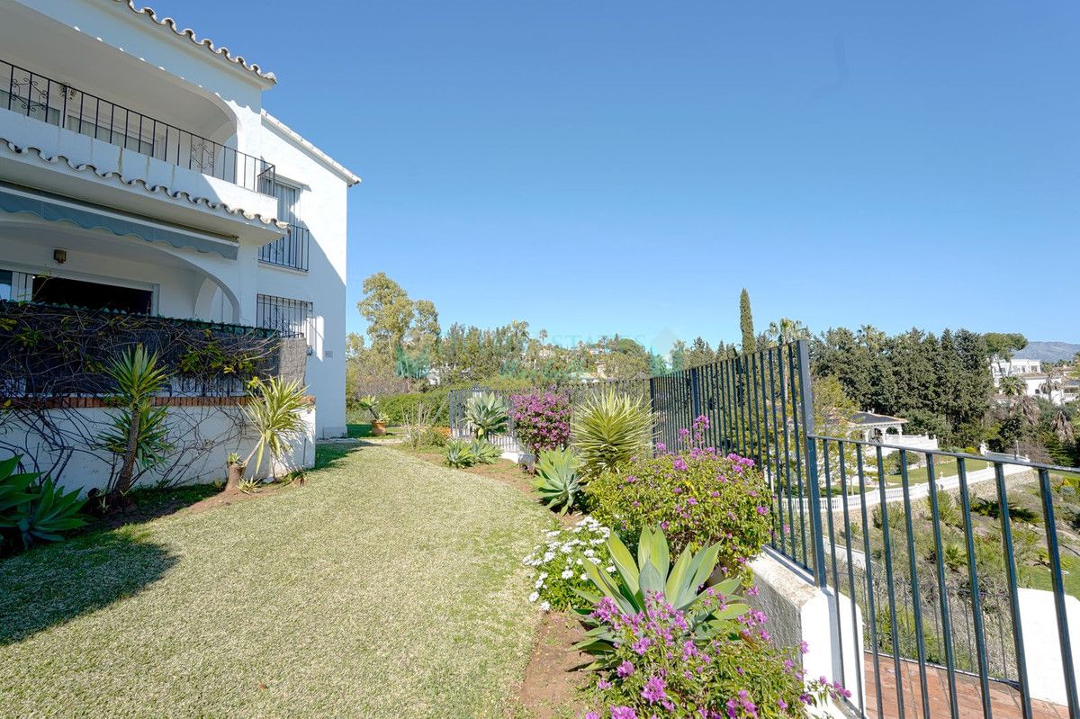 Ground Floor Apartment for sale in El Paraiso, Estepona