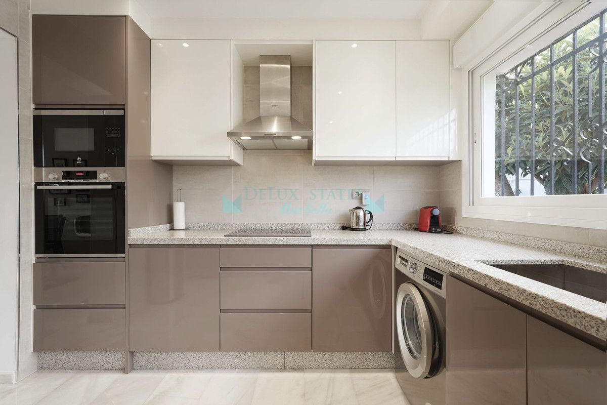 Ground Floor Apartment for sale in El Paraiso, Estepona