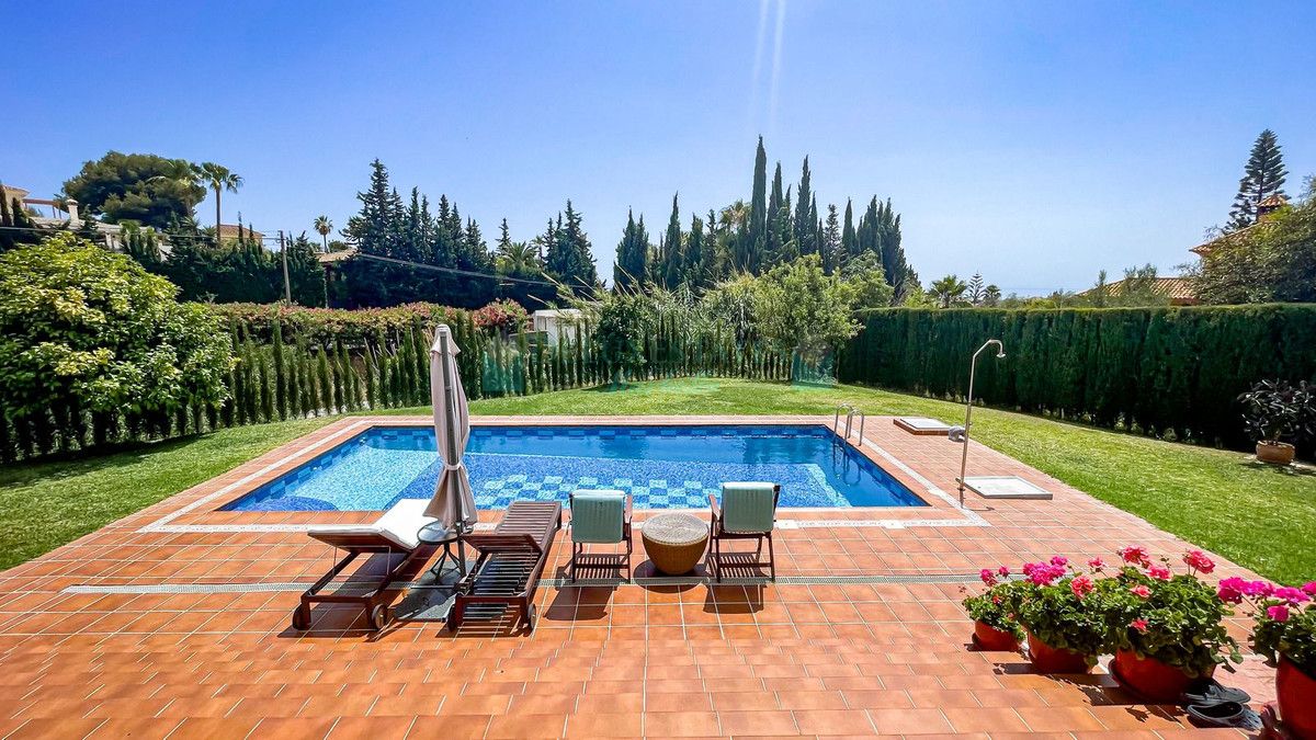 Villa for rent in El Rosario, Marbella East
