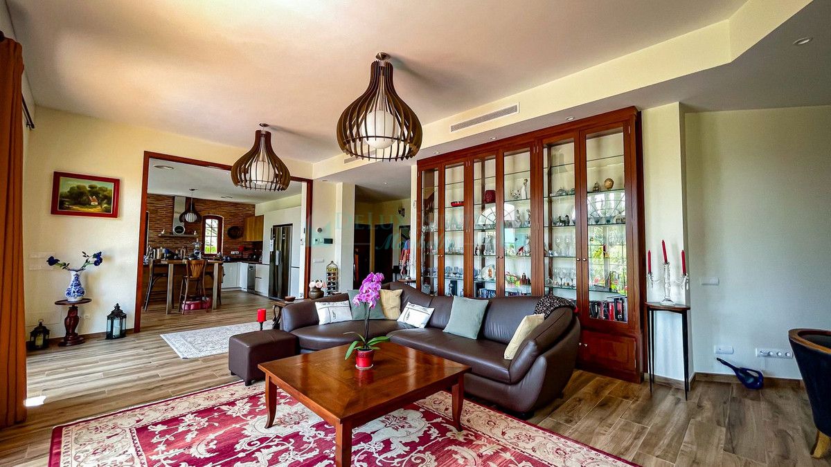 Villa for rent in El Rosario, Marbella East