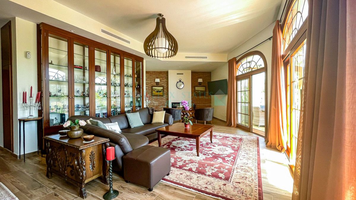 Villa for rent in El Rosario, Marbella East