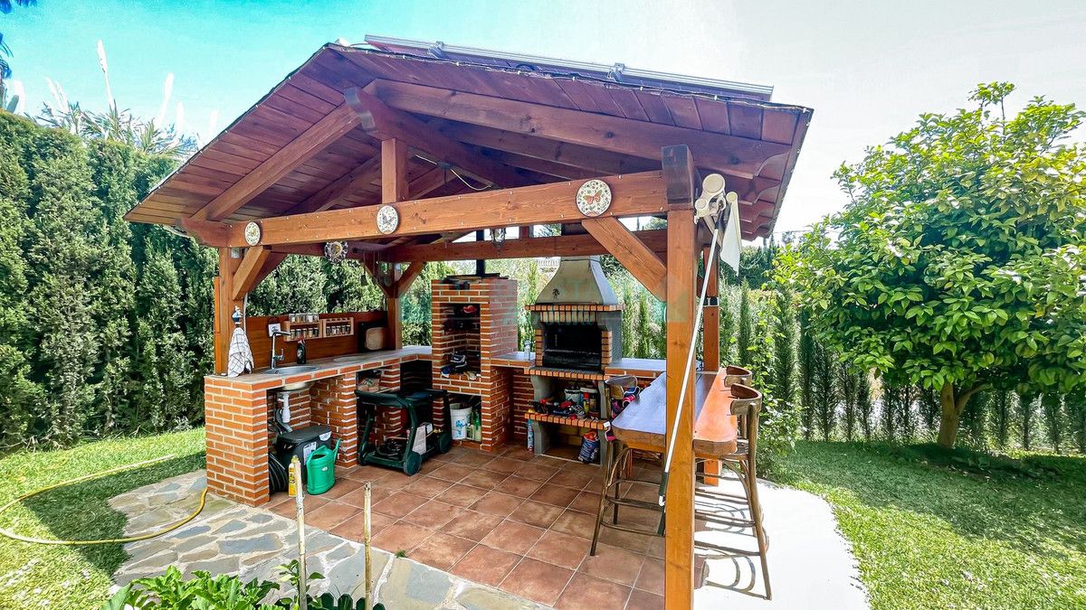 Villa for rent in El Rosario, Marbella East