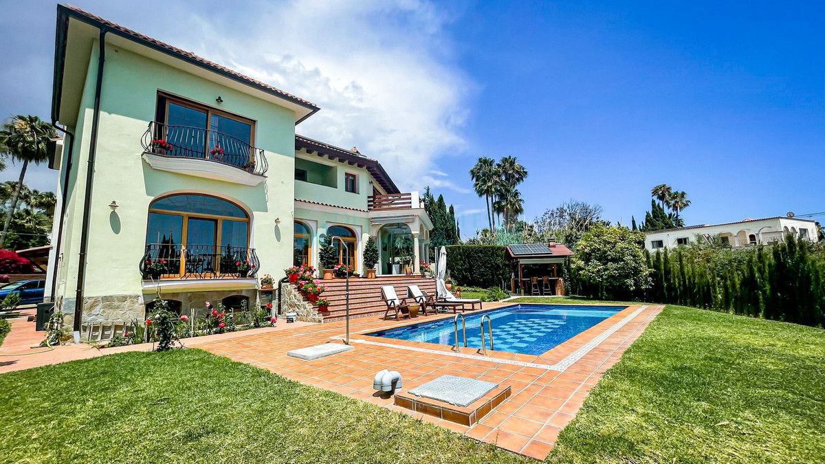 Villa for rent in El Rosario, Marbella East
