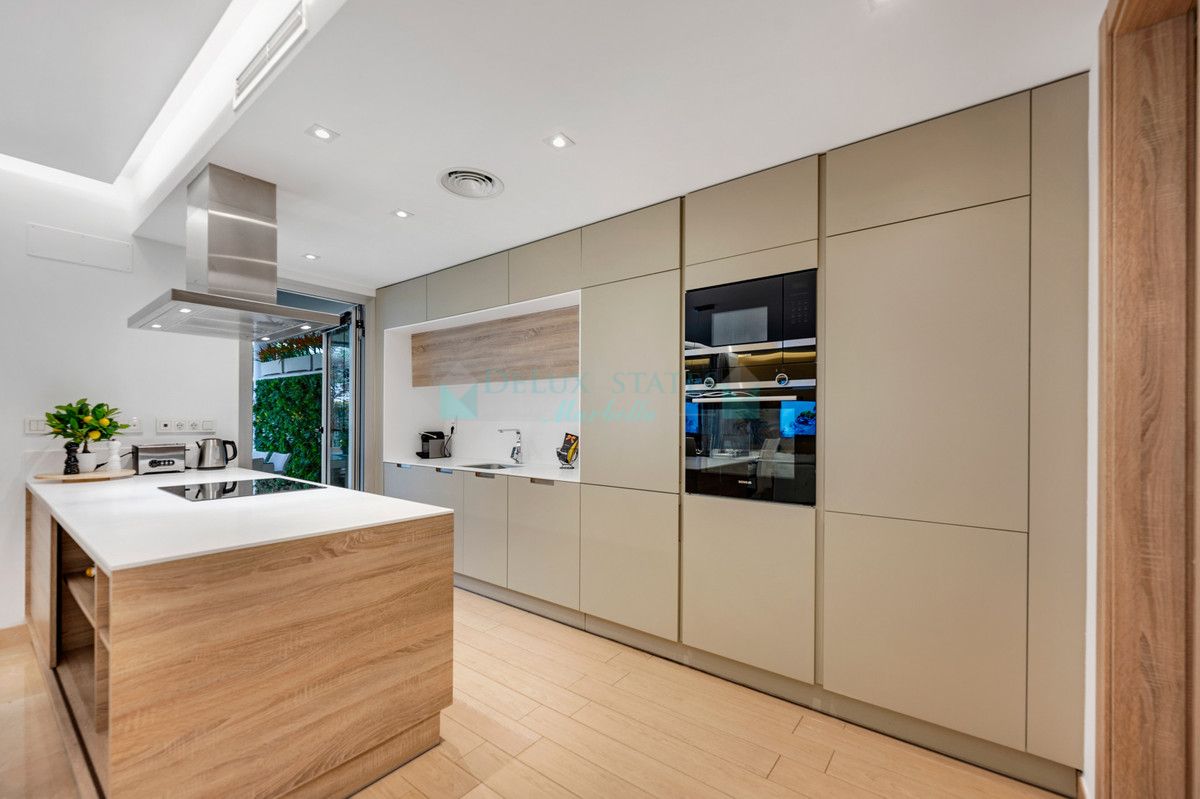 Ground Floor Apartment for sale in Marbella - Puerto Banus