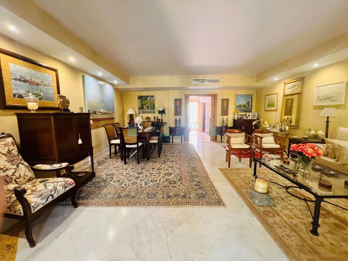 Town House for sale in Marbella Golden Mile