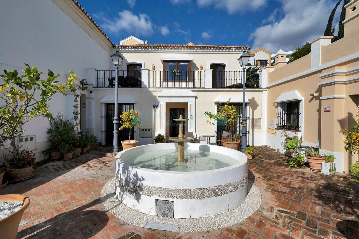 Town House for sale in Benahavis