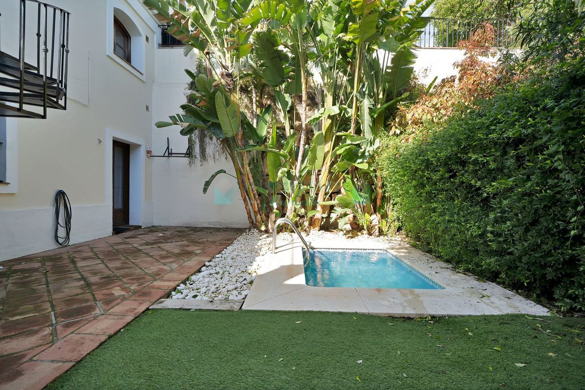 Town House for sale in Benahavis
