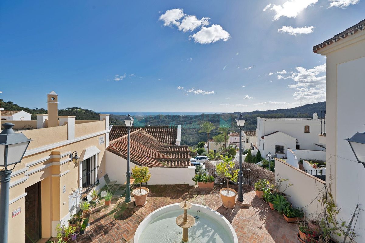 Town House for sale in Benahavis
