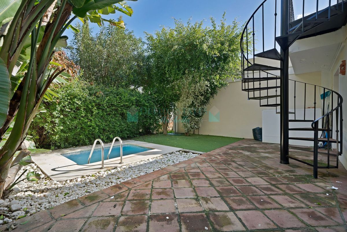 Town House for sale in Benahavis