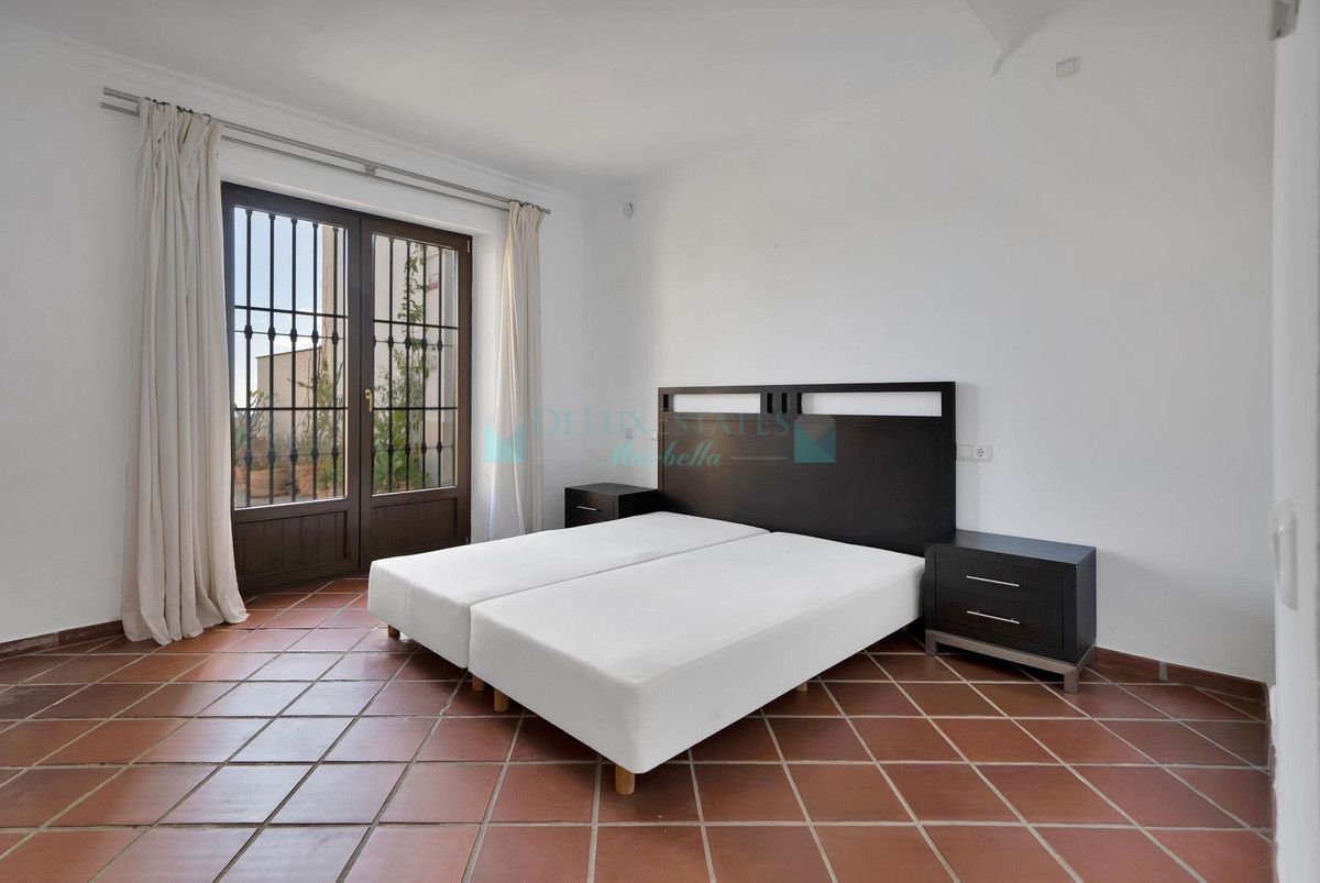 Town House for sale in Benahavis