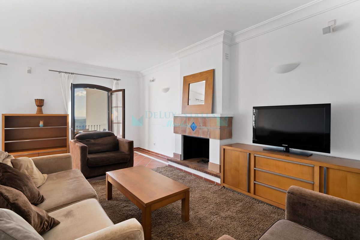 Town House for sale in Benahavis