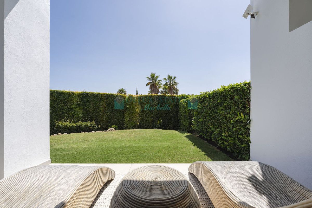 Ground Floor Apartment for sale in El Paraiso, Estepona