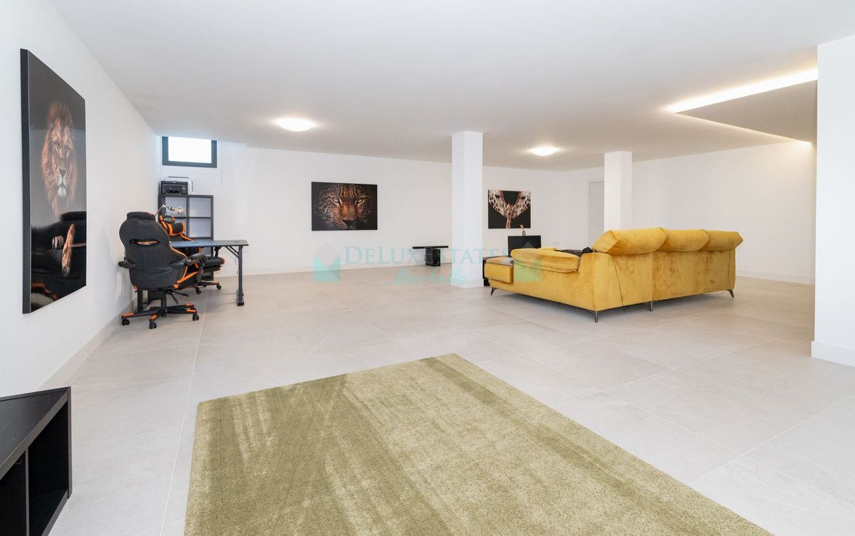 Apartment for sale in Cabopino, Marbella East