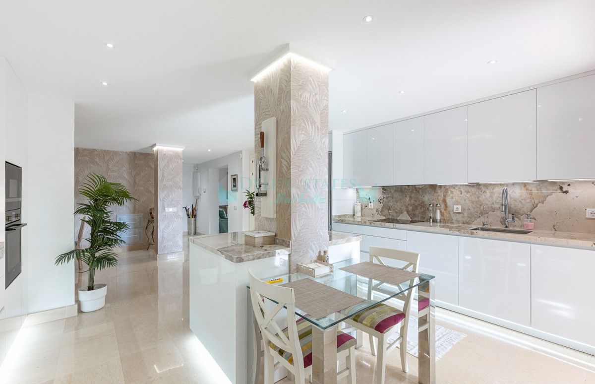 Ground Floor Apartment for sale in Benahavis