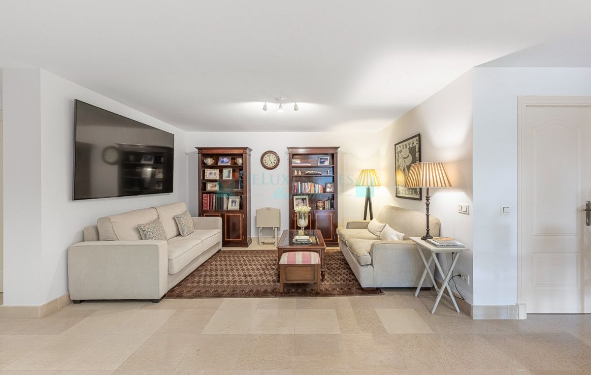 Ground Floor Apartment for sale in Benahavis