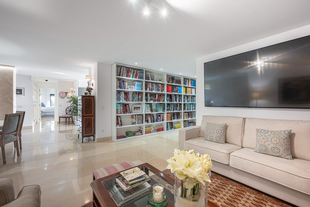 Ground Floor Apartment for sale in Benahavis