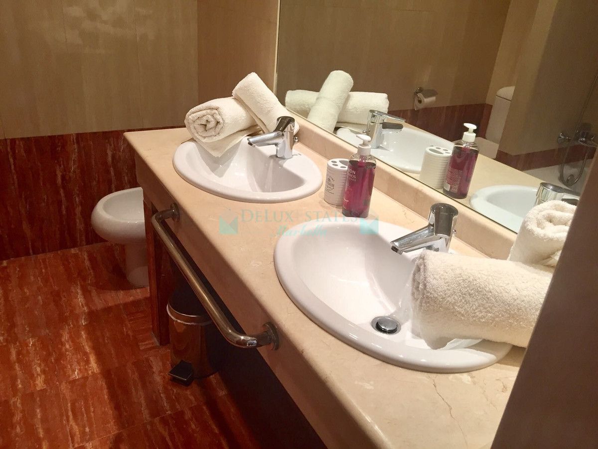 Apartment for sale in Bel Air, Estepona