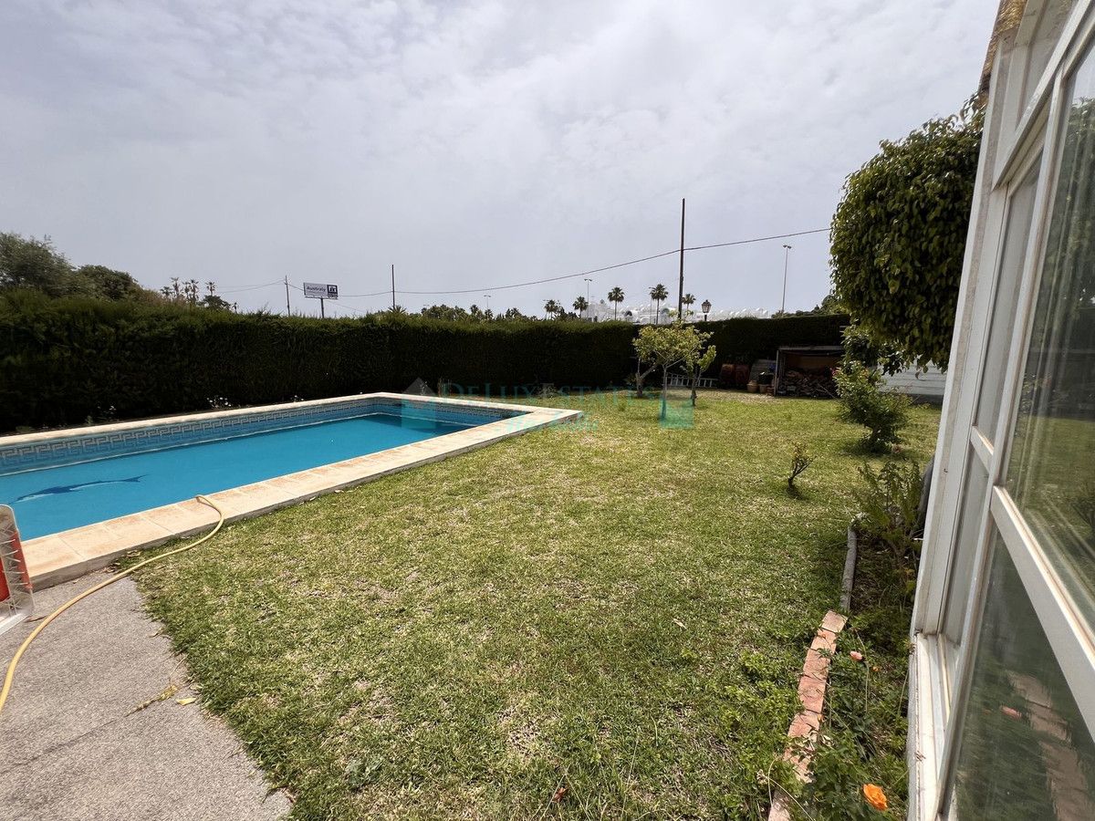 Villa for sale in Selwo, Estepona