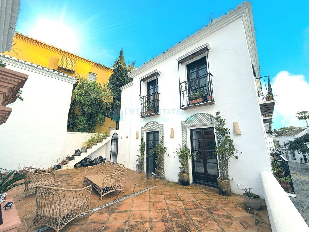 Semi Detached Villa for sale in Marbella