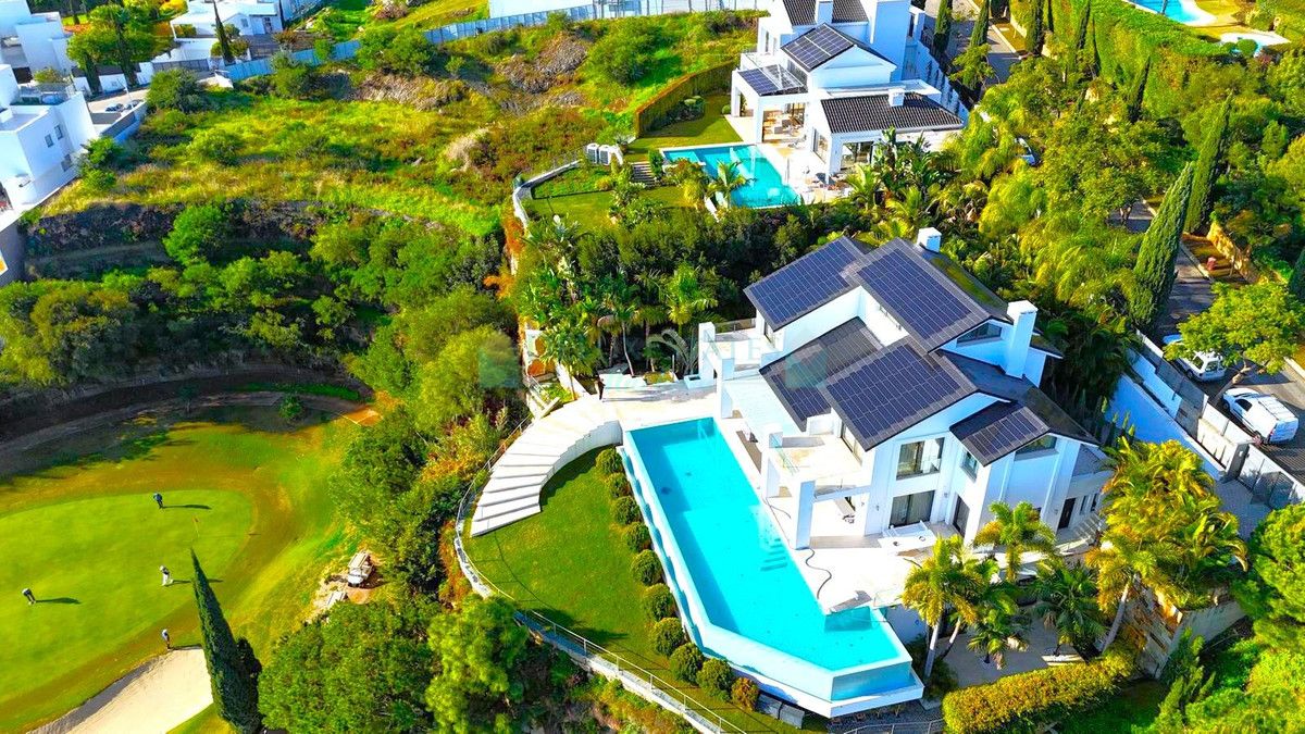 Villa for sale in Los Flamingos, Benahavis