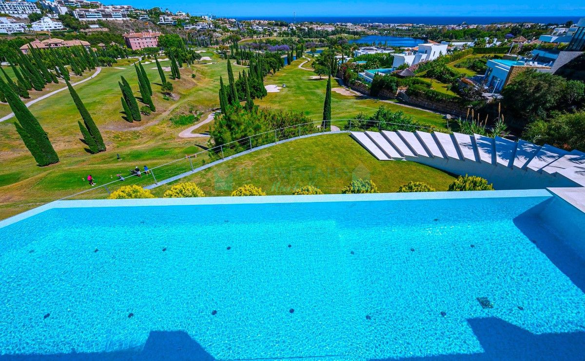 Villa for sale in Los Flamingos, Benahavis