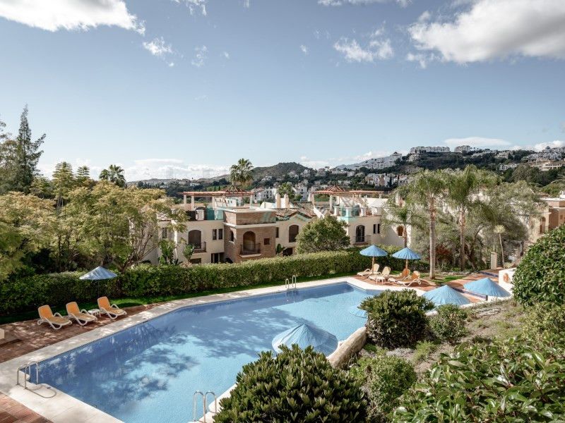 Ground Floor Apartment for sale in Benahavis