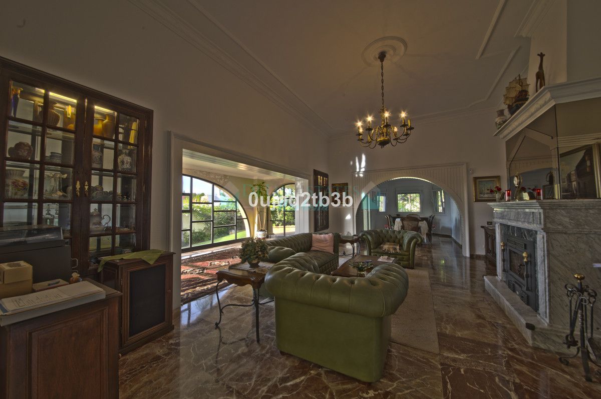 Villa for sale in New Golden Mile, Estepona