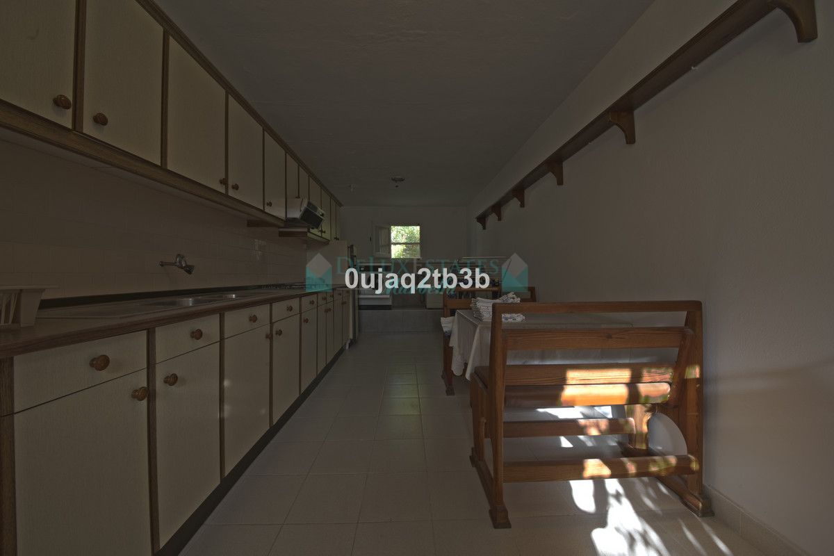 Villa for sale in New Golden Mile, Estepona