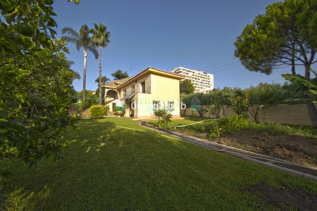 Villa for sale in New Golden Mile, Estepona